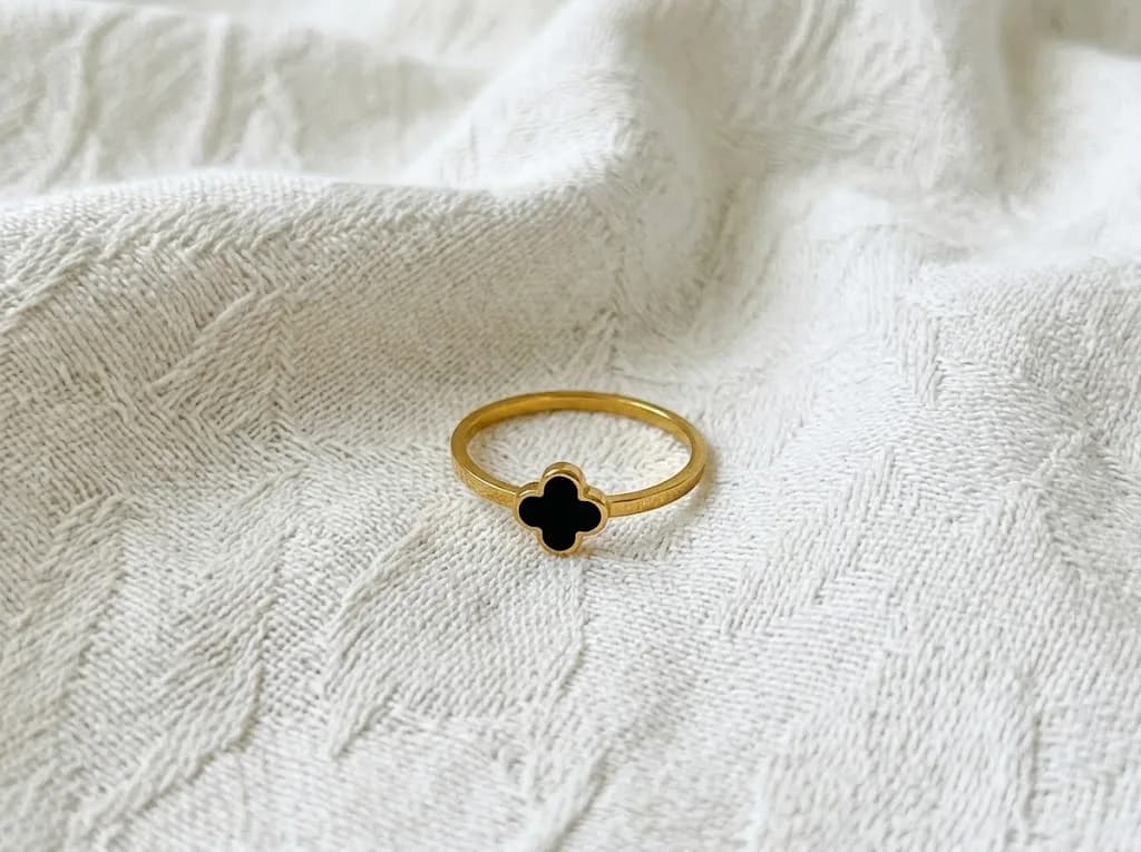 The Clover Black Onyx Band Ring